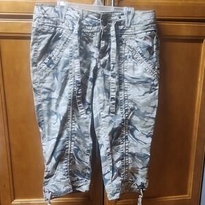 Arizona Jean Co. Camouflage Cargo Capri Pants